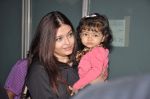 Aishwarya Rai Bachchan with Aradhya return from NY in Mumbai Airport on 23rd April 2013 (63).JPG